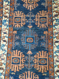 corner section close up showing the short fringe and border of the Hamadan rug runner