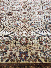 Load image into Gallery viewer, Fine Indian Sarouk Rug 